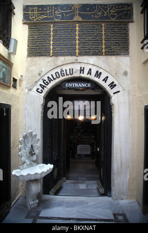 Eingang zum Cagaloglu Hamam türkisches Bad in Istanbul, die Hauptstadt der Türkei. Stockfoto