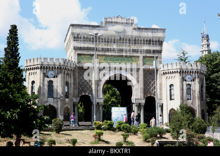 Haupteingang der Universität Istanbul, Istanbul, Türkei Stockfoto