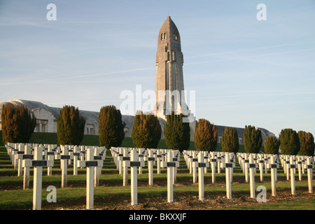 Französische Nationaldenkmal Ossuaire de Douaumont Stockfoto