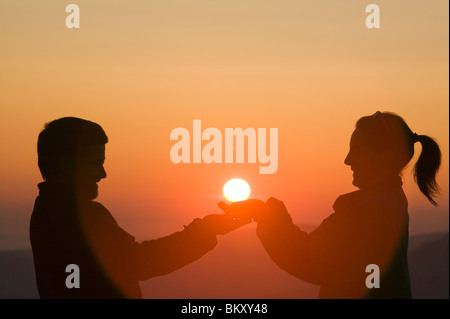 Ein paar große Torfgebieten in Lake District Großbritannien die untergehende Sonne festhalten Stockfoto