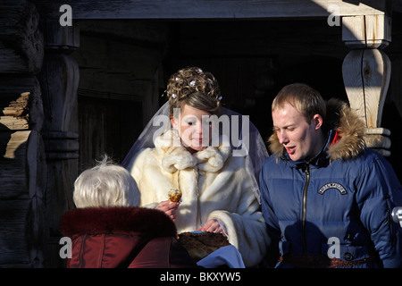 Russland Nowgorod die große Region Vitoslavlitsy Museum der Holzarchitektur, öffnen Luft Völkerkundemuseum Russen Hochzeit Stockfoto