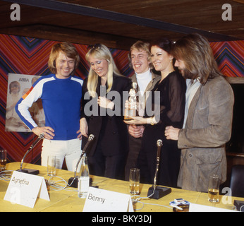 ABBA in der Schweiz im März 1979 mit dem goldenen Otto Award von der deutschen pop Jugendzeitschrift Bravo vorgestellt Stockfoto