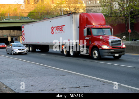 Der Cross Bronx Expressway ist einer großen Autobahn (Autobahn) im Stadtteil Bronx, New York City, April 2010. Stockfoto