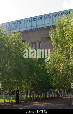 Die Tate Modern feiert ihr 10-jähriges Bestehen, London, Großbritannien - 12. Mai 2010 Stockfoto