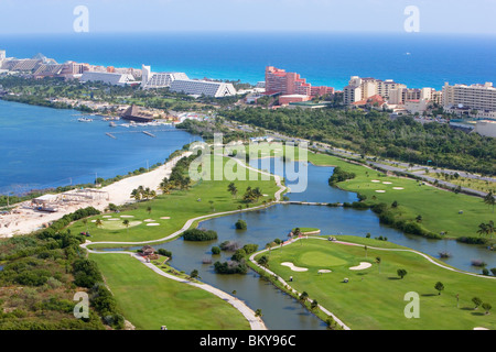 Luftaufnahme des Hilton Cancun Spa Resort in der Zona Hotelera, Cancun, Zustand von Quintana Roo, Halbinsel Yucatan, Mexiko Stockfoto