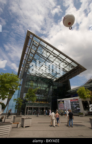 Budapest-Auge und West End City Center, Budapest Auge schwebt über Einkaufszentrum West End City Center, Pest, Budapest, Ungarn Stockfoto