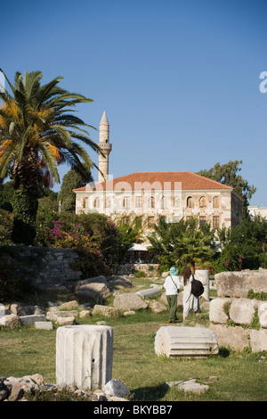 Überreste der Agora und eine Moschee im Hintergrund, Kos-Stadt, Kos, Griechenland Stockfoto