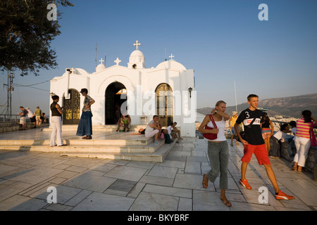 Besucher der Kapelle Agios Georgios auf den Lykavittos Hill, Athen, Athen-Piräus, Griechenland Stockfoto