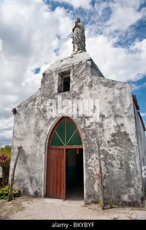 Die Kapelle Notre Dame de Lourdes auf den Hügel mit Blick auf die Bucht in Easo, Lifou, Neukaledonien Stockfoto