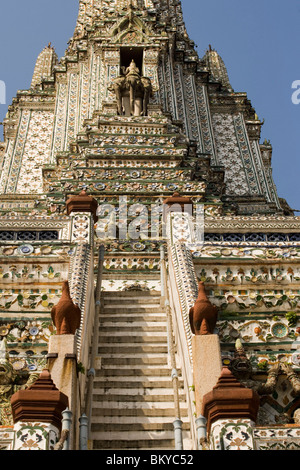 Teil des Wat Arun, der Tempel der Morgenröte mit Indra auf Elefant Erawan, Bangkok, Thailand Stockfoto