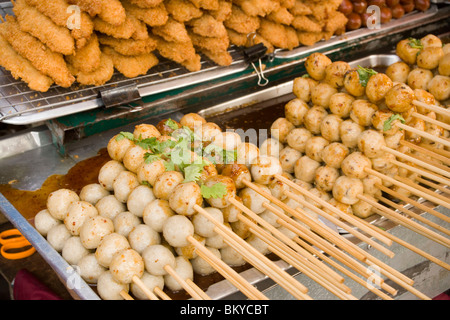 Thai-Food angeboten am Suan Chatuchak Weekend Market, Bangkok, Thailand Stockfoto