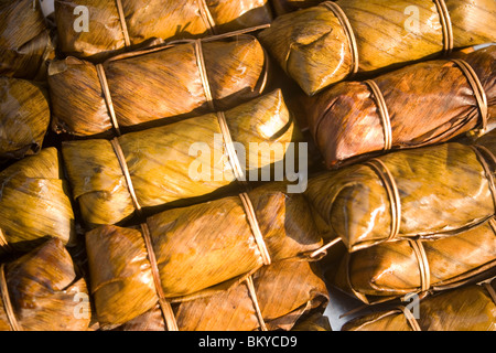 Thai-Food angeboten am Suan Chatuchak Weekend Market, Bangkok, Thailand Stockfoto