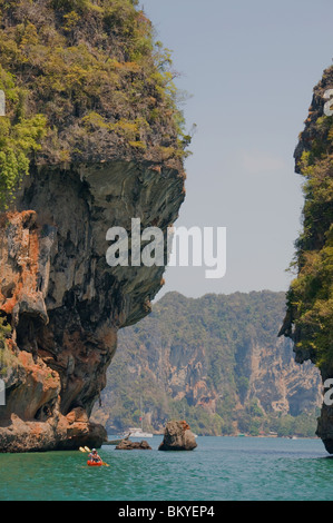 Ao Nang in der Nähe von Krabi Thailand liegt zentral in der Andamanensee (Princess Bay) und Funktionen sehr malerische Topographie für Bootsfahrer Stockfoto