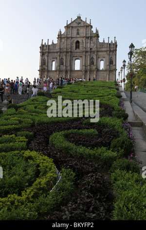 Ein Blick auf die Fassade der St. Pauls Church in der alten Stadt von Macau in China. Stockfoto