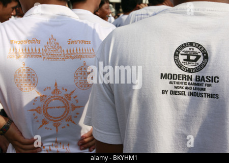 Anhänger Wai Kru tagsüber am Wat Bang Phra, ein buddhistischer Tempel in Thailand, wo Mönche Anhänger tattoo. Stockfoto