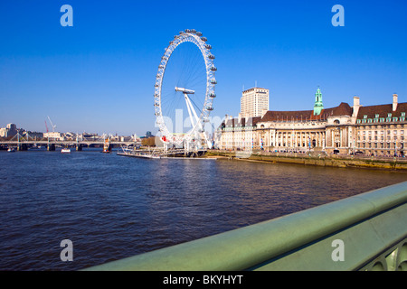 BLICK AUF DAS LONDON EYE VON WESTMINSTER BRIDGE Stockfoto