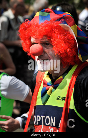 Läufer in virgin London-Marathon 2010 als Clown verkleidet Stockfoto