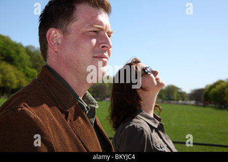 Nahaufnahme der Paare, die im Profil, Sequenz erschossen. © Katharine Andriotis Stockfoto