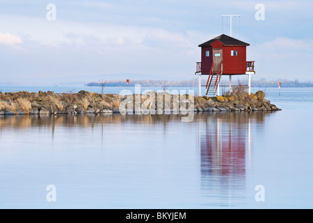 Der Oxford Island Sailing Club Wachturm am Ufer des Lough Neagh, County Down, Nordirland Stockfoto