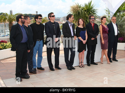 DIE JURY Die JURY PHOTOCALL CANNES FILM FESTIVAL 2010 PALAIS DES FESTIVAL CANNES Frankreich 12 Mai 2010 Stockfoto