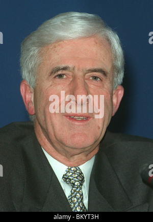 JACQUES POOS Außenminister von Luxemburg 17. Dezember 1997 Stockfoto