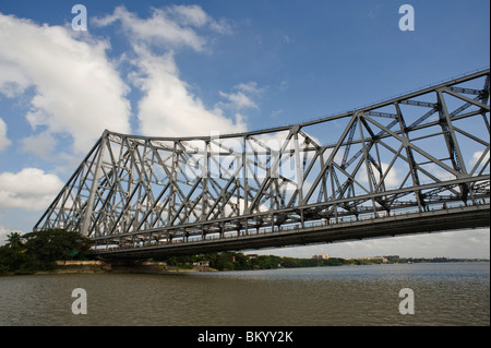 Brücke über den Fluss, Howrah Bridge, Hooghly River, Kolkata, Westbengalen, Indien Stockfoto