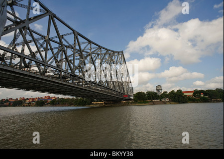 Brücke über den Fluss, Howrah Bridge, Hooghly River, Kolkata, Westbengalen, Indien Stockfoto