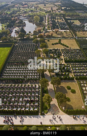 Fu Shou Yuan Friedhof, Friedhof während der Ching Ming Festival, 5. April, Birdseye-Blick auf den Friedhof Stockfoto