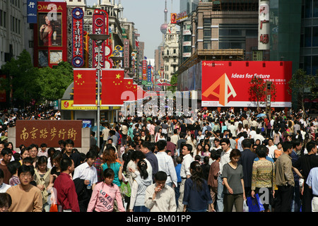 Einkaufen, Nanjing Road, Nanjing Road, Einkaufen, Menschen, Fußgänger, Verbraucher, verbrauchen Stockfoto
