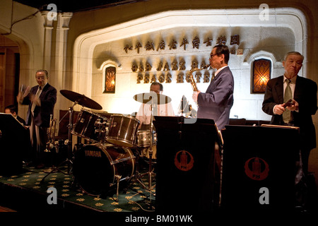 Peace Hotel, Old Jazz Band Peace Hotel, Saxophon, Schlagzeug, chinesischer Musiker Stockfoto