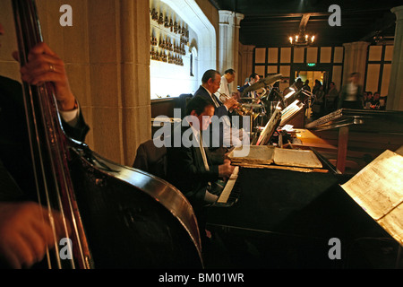 Peace Hotel, Old Jazz Band Peace Hotel, Saxophon, Schlagzeug, Bass, chinesischer Musiker Stockfoto