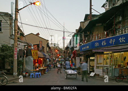 Hongkou Quartal Shanghai, Street, Highrise, Fahrrad, Straße, Pearl Orient, TV-Turm Stockfoto