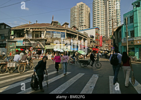 Hongkou Quartal Shanghai, Highrise, Fahrrad, Fahrrad, Straße Stockfoto