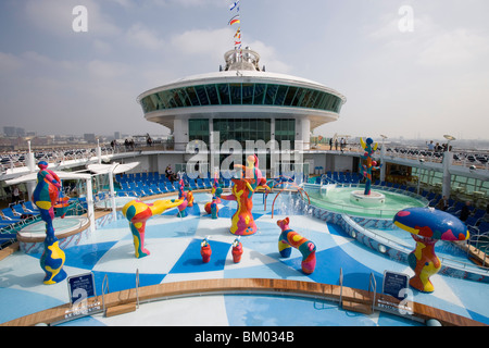 H2O Zone Pool & Brunnen auf Deck 11, Kreuzfahrtschiff Freedom Of The Seas, Royal Caribbean International Cruise Line Stockfoto