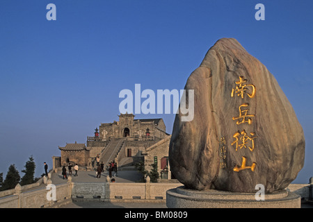 Boulder auf Gipfel Zhu Rong Feng, Heng Shan South, Provinz Hunan, Hengshan, Mount Heng, China, Asien Stockfoto