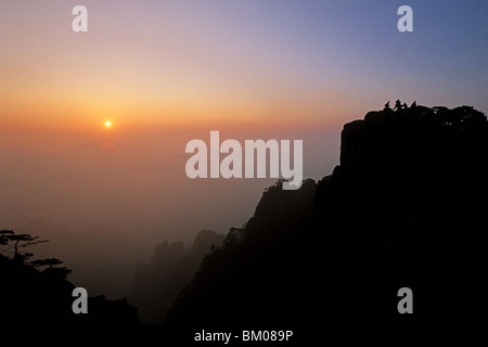 Abendrot mit Bergsilhouette, Grand Canyon Xihai, Huang Shan, World Heritage, UNESCO, Anhui Provinz, China, Asien Stockfoto