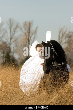 Engel und friesische Pferd Stockfoto