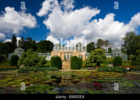 Zoologische und botanische Garten Wilhelma, maurischen Garten mit die größte Seerosen in der Welt, Stuttgart, Baden-Wuerttemb Stockfoto