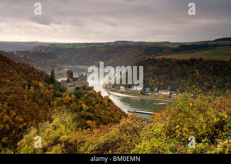 KKatz Burg gesehen aus Patersberg über St. Goarshausen, Loreley befindet sich auf der Rückseite links, Rhein, Rheinland-Pfalz Stockfoto