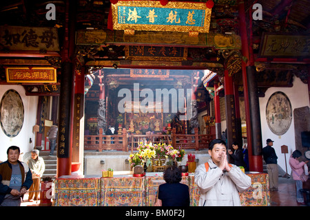 Menschen bei Matsu Tempel, Tainan, Volksrepublik China, Taiwan, Asien Stockfoto