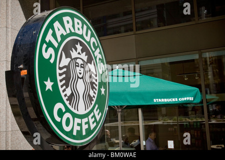 Ein Starbucks-Café wird in Toronto gesehen. Stockfoto