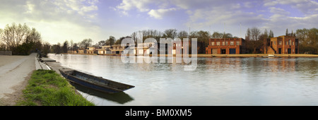 Universität Bootshäuser an der Themse in Oxford, Großbritannien Stockfoto