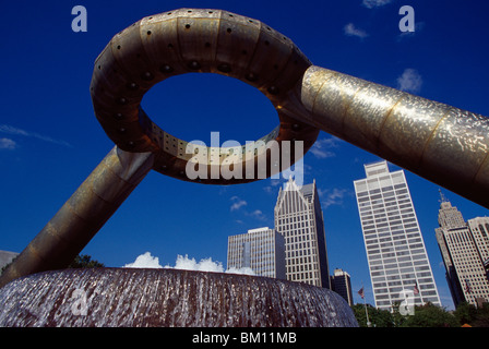 Niedrigen Winkel Ansicht eines Brunnens, Dodge Brunnen, Detroit internationales Riverfront, Detroit, Michigan, USA Stockfoto