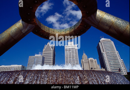 Niedrigen Winkel Ansicht eines Brunnens, Dodge Brunnen, Detroit internationales Riverfront, Detroit, Michigan, USA Stockfoto