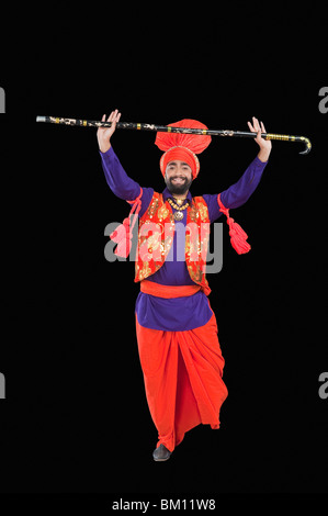 Bhangra traditioneller Volkstanz aus dem Punjab in Nordindien Stockfoto