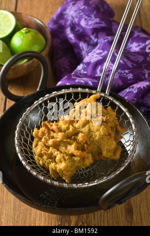 Zwiebel-Bhajis Zwiebel Pakoras indisches Essen Stockfoto