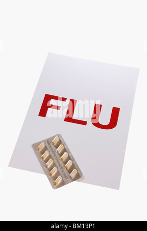 Nahaufnahme von einem Grippe-Plakat mit einer Blisterverpackung Kapseln Stockfoto