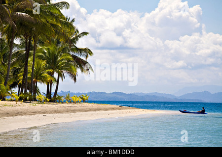 Touristen-Seekajak, Boca Del Drago Beach, Doppelpunkt-Insel (Isla Colon), Bocas del Toro Provinz, Panama, Mittelamerika Stockfoto