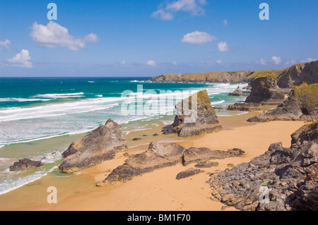 Rock-Stacks, Strand und zerklüfteten Küste am Bedruthan Steps, North Cornwall, England, Vereinigtes Königreich, Europa Stockfoto