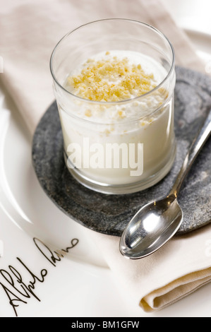 Zertrümmerte Kartoffel mit Lanzo Toma fondue, Dolce Stil Novo Restaurant Reggia di Venaria, Turin, Piemont, Italien, Europa Stockfoto